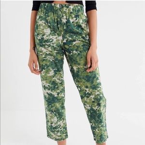 UO cropped army camouflage pants